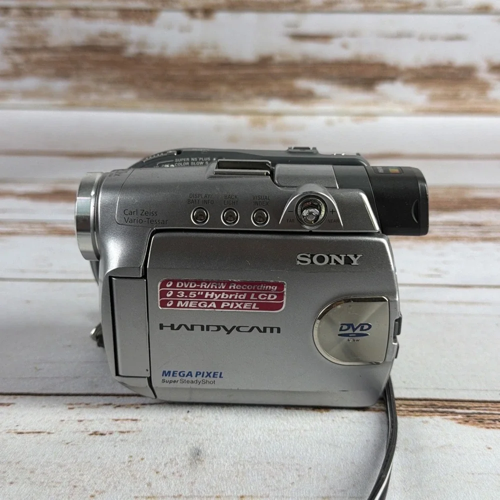 Sony Handycam DCR-DVD103 DVD Camcorder Body ONLY Broken Focus Parts Repair